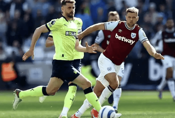 德甲中游卡位战！弗赖堡主场不败金身迎战科隆，防线漏洞对决谁能取胜？